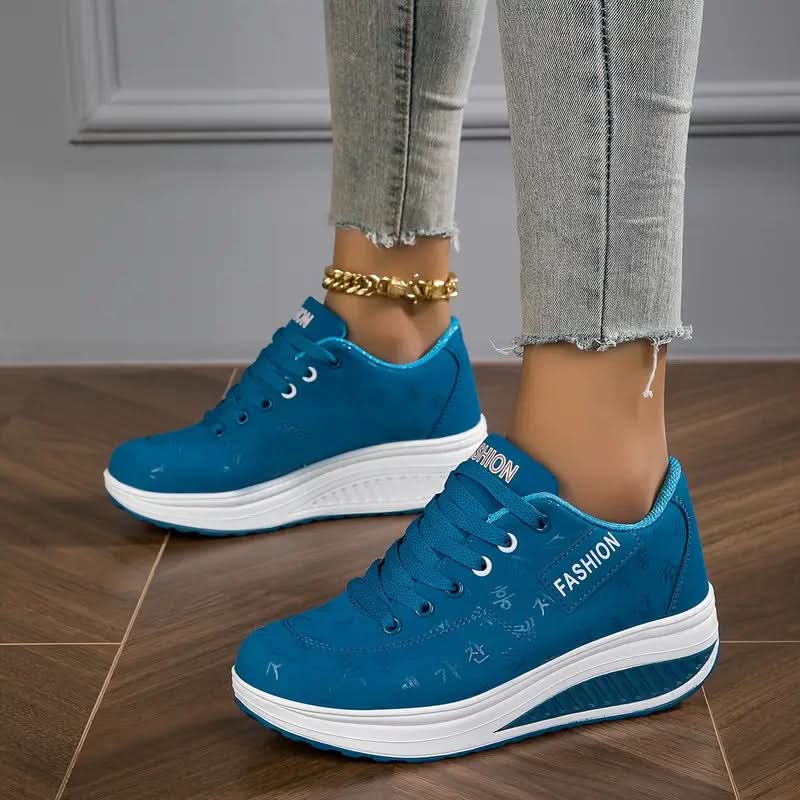 CHLOE LACE-UP SNEAKERS
