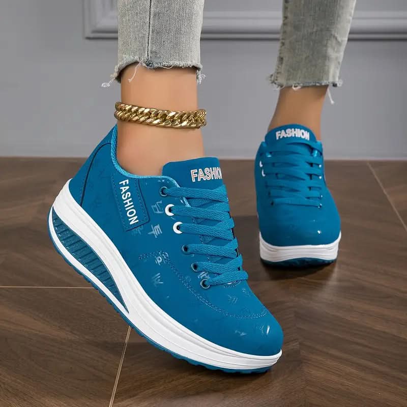 CHLOE LACE-UP SNEAKERS