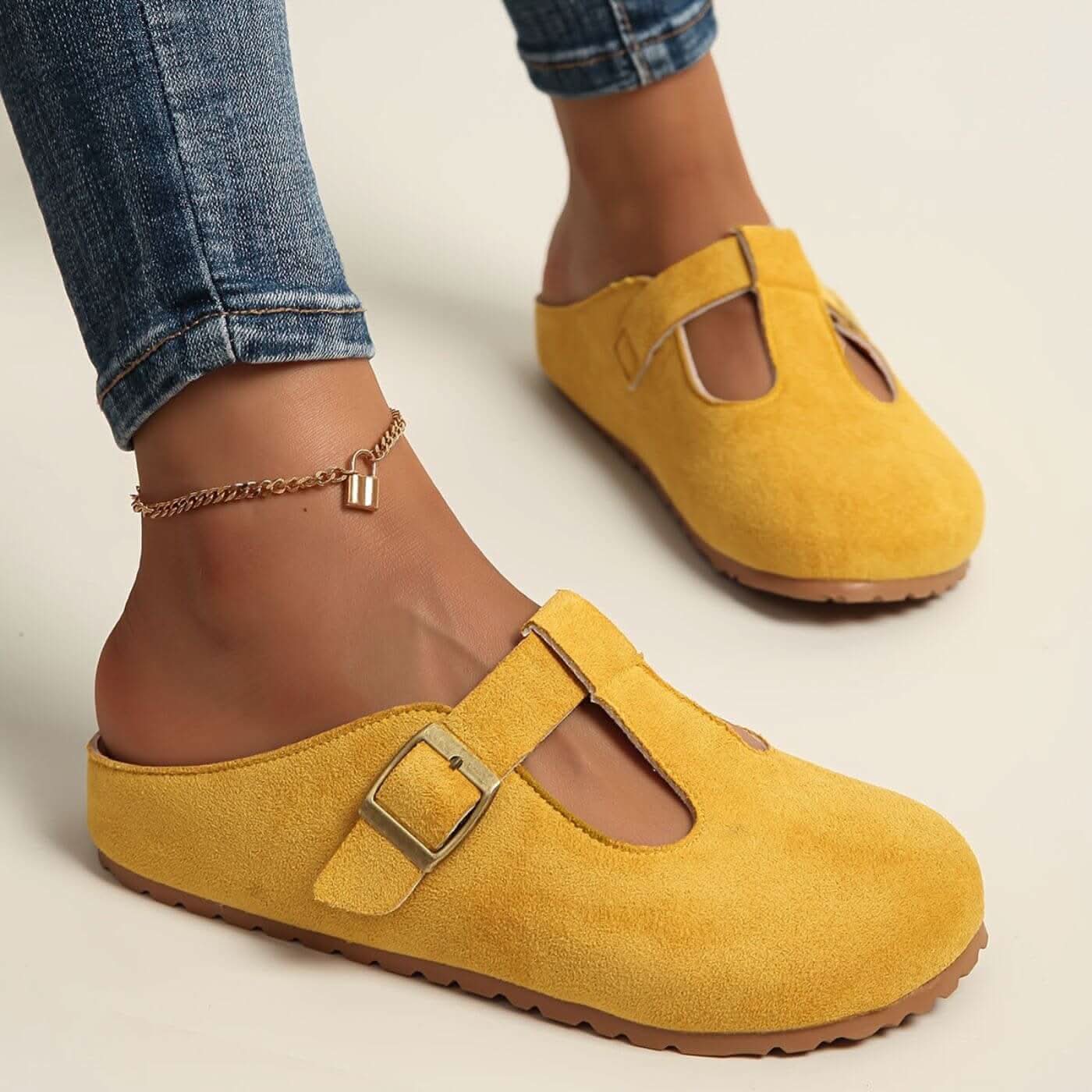 CLARA STREAMLINED COMFORT CLOGS